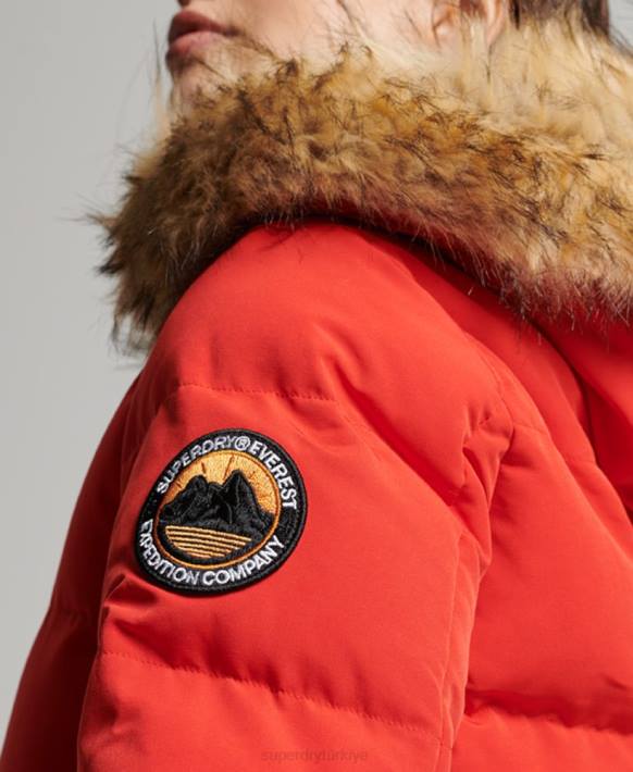 kadınlar Superdry kırmızı everest kapüşonlu şişme bomber ceket NNTB3751