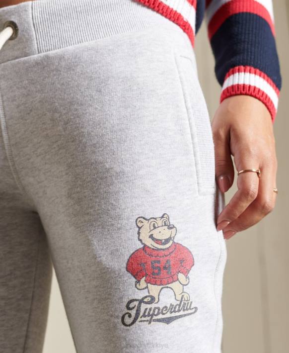 kadınlar Superdry açık gri kolej koşucuları NNTB3934