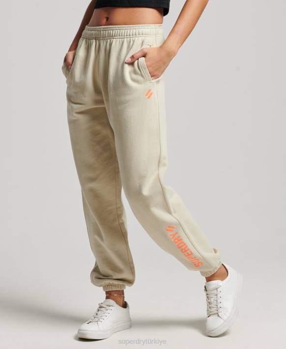 kadınlar Superdry bej çekirdek spor koşucuları NNTB3902