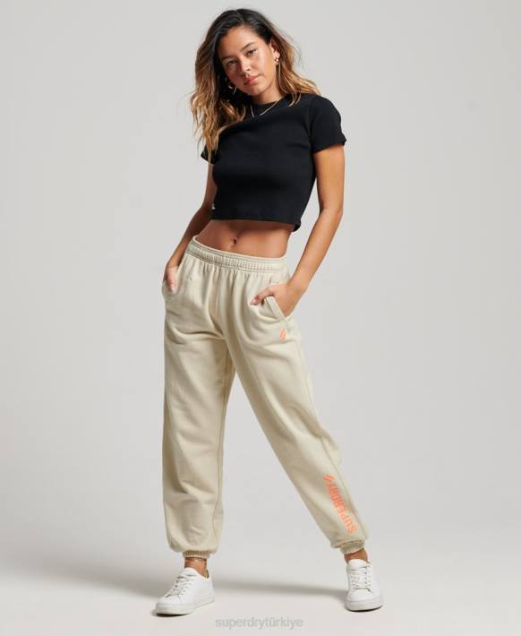 kadınlar Superdry bej çekirdek spor koşucuları NNTB3902