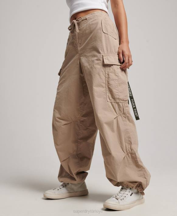 kadınlar Superdry kahverengi bol paraşüt pantolon NNTB1961
