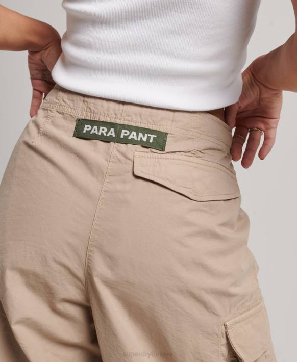 kadınlar Superdry kahverengi bol paraşüt pantolon NNTB1961
