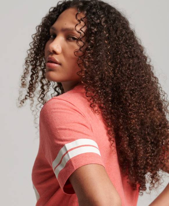 kadınlar Superdry mercan organik pamuklu vintage betikli üniversite tişörtü NNTB2247